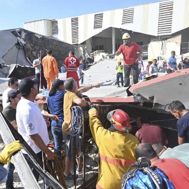 Au moins sept personnes ont été tuées et dix autres blessées dimanche au Mexique lorsque le toit d'une église s'est effondré pendant la messe dans la ville de Ciudad Madero, dans l'Etat de Tamaulipas (nord-est) [Keystone - Alejando de Angel]