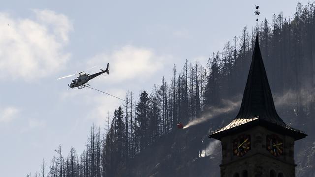 Un nouveau feu a pris dimanche matin au-dessus de Bitsch (VS) (Image d'illustration). [Keystone - Jean-Christophe Bott]