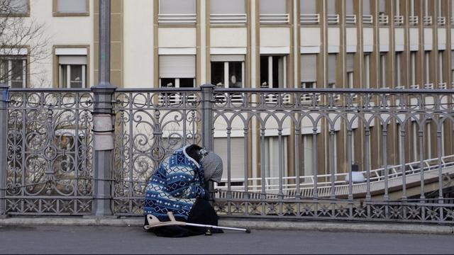 Le canton de Vaud durcit sa loi sur la mendicité [Keystone - Dominic Favre]