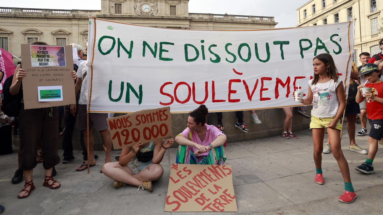 La dissolution du collectif écologiste français des Soulèvements de la terre a été invalidée. [Keystone/EPA - Guillaume Horcajuelo]