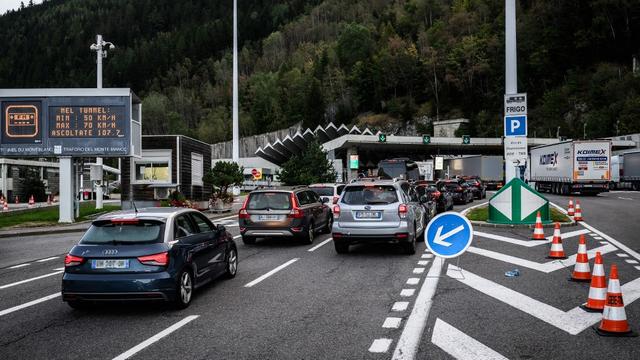 Les travaux du tunnel du Mont-Blanc, reliant la France et l'Italie, débutent lundi. [AFP - Jeff Pachoud]