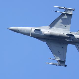 Un avion de combat F-16 américain lors d'un exercice de l'Otan en Allemagne, le 14 juin 2023. [Keystone - EPA/Ronald Wittek]