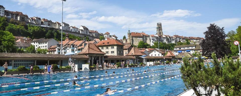 Les Bains de la Motta de Fribourg fêteront leur centième anniversaire à l'été 2023. [https://www.ville-fribourg.ch/motta]