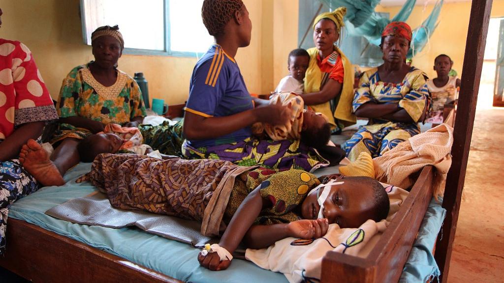 Un enfant hospitalisé en Tanzanie. [AFP - Stéphanie Aglietti]