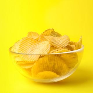 Gros plan sur un bol de chips. [Depositphotos - NewAfrica]