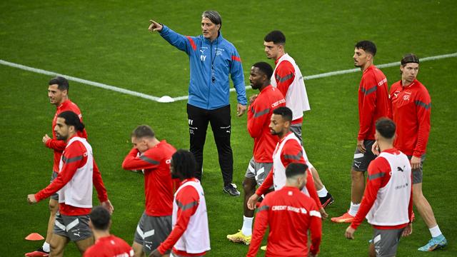 L'équipe de Suisse en entraînement avant son match contre la Biélorussie. [Keystone - Gian Ehrenzeller]