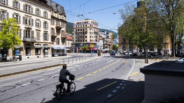 Le Grand Conseil neuchâtelois accepte un crédit routier de 22,6 millions. [Keystone]