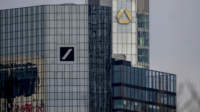 Les bâtiments de la Deutsche Bank et de la Commerzbank à Francfort. [AP/Keystone - Michael Probst]