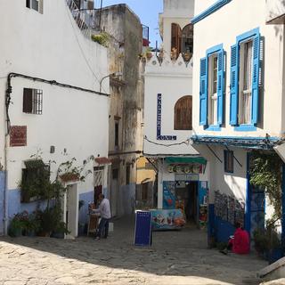 Les ruelles de la médina tangéroise ont inspiré de nombreux artistes venus séjourner à Tanger. [RTS - Camille Marigaux]