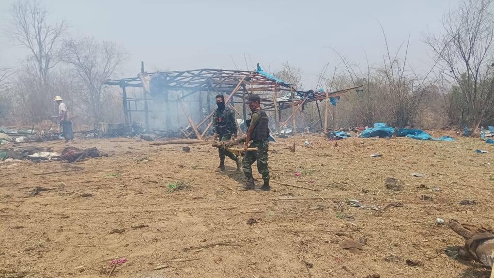 Des dizaines de personnes ont trouvé la mort mardi dans l'une des attaques aériennes les plus meurtrières en Birmanie depuis le coup d'Etat de 2021. [keystone - MYAELATT ATHAN]