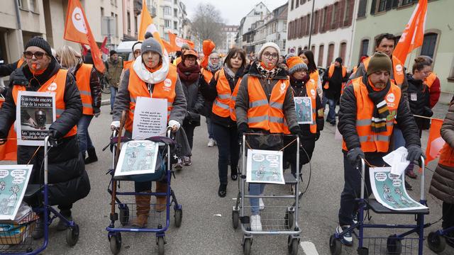 France: des centaines de milliers de manifestants ont défilé dans tout le pays pour dire NON à la réforme des retraites. [Keystone - AP Photo/Jean-Francois Badias]