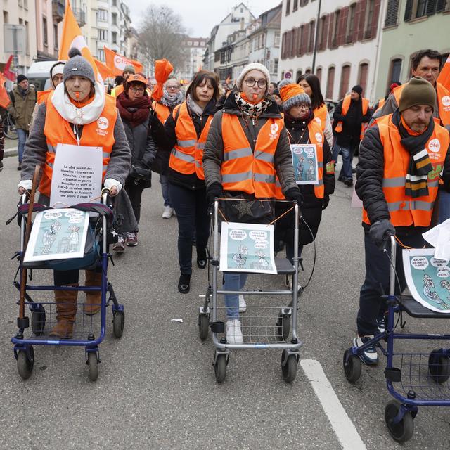 France: des centaines de milliers de manifestants ont défilé dans tout le pays pour dire NON à la réforme des retraites. [Keystone - AP Photo/Jean-Francois Badias]