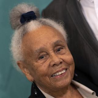 L'artiste américaine Betye Saar lors du gala du musée Hammer à Los Angeles en 2022. [AFP - Valerie Macon]