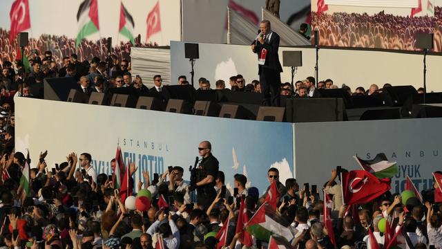 Le président turc Recep Tayyip Erdogan a organisé un «grand meeting pour la Palestine » à Istanbul ce samedi 28 octobre 2023. [Keystone - AP Photo/Emrah Gurel]