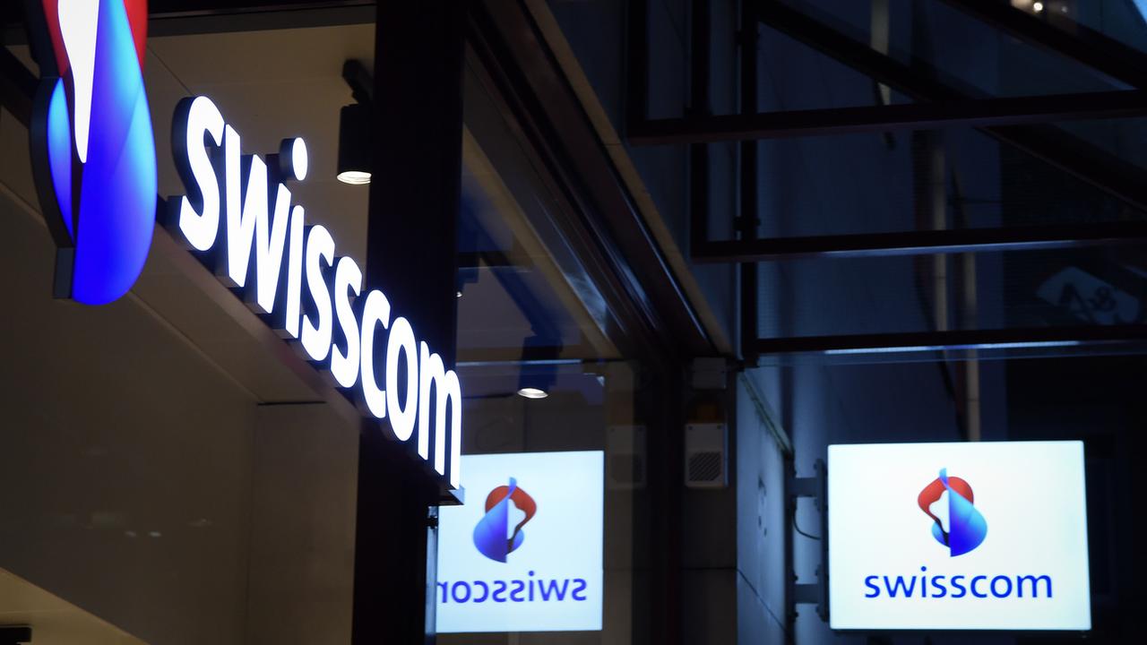 Swisscom renonce à augmenter les prix des abonnements pour la clientèle privée jusqu'à la fin 2024. [Keystone - Melanie Duchene]