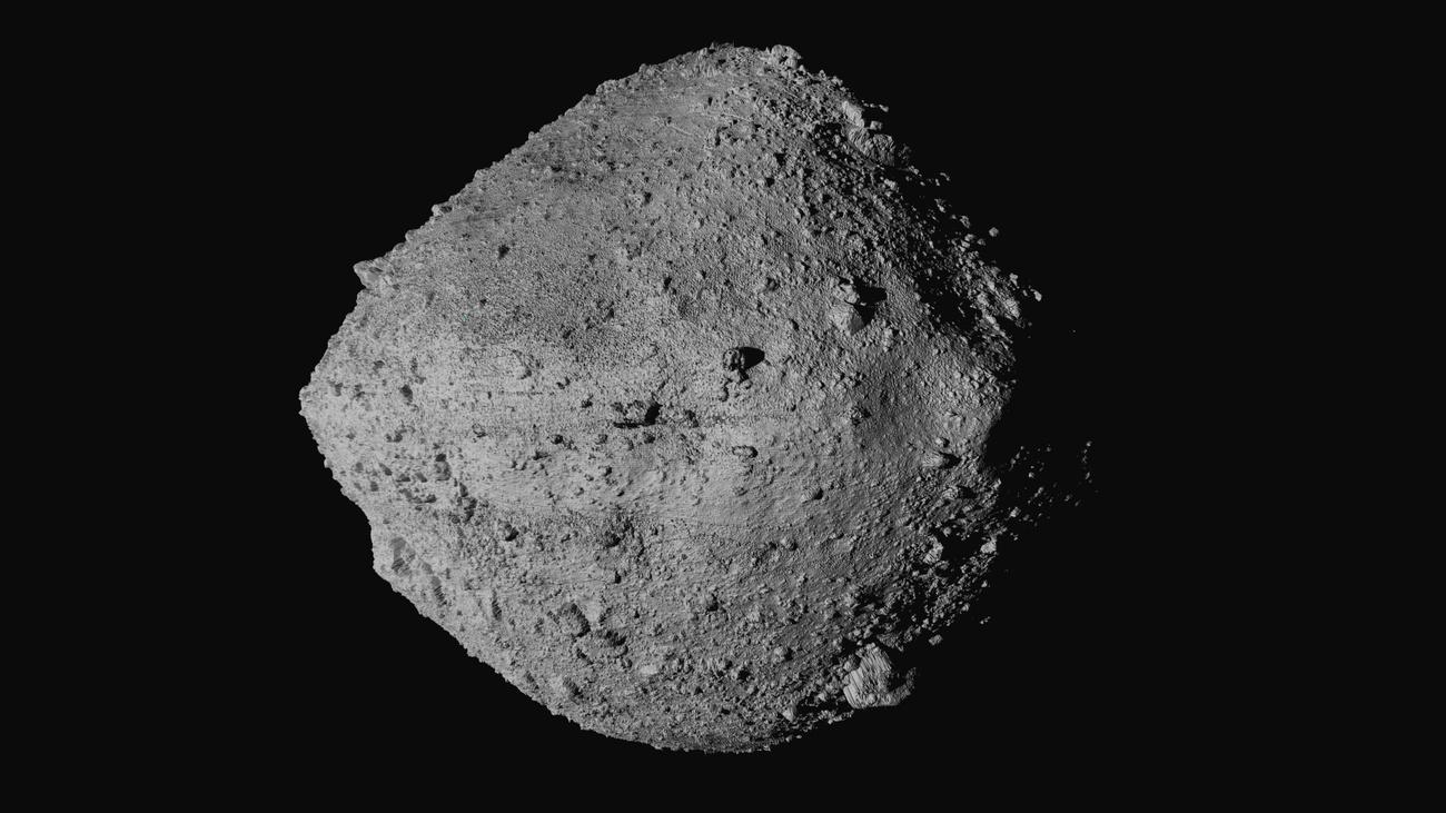 L'astéroïde Bennu photographié depuis la sonde Osiris-Rex avant la manœuvre pour récupérer un échantillon de ce corps spatial. [Keystone/MDA via AP - NASA/Goddard/University of Arizona/CSA/York]