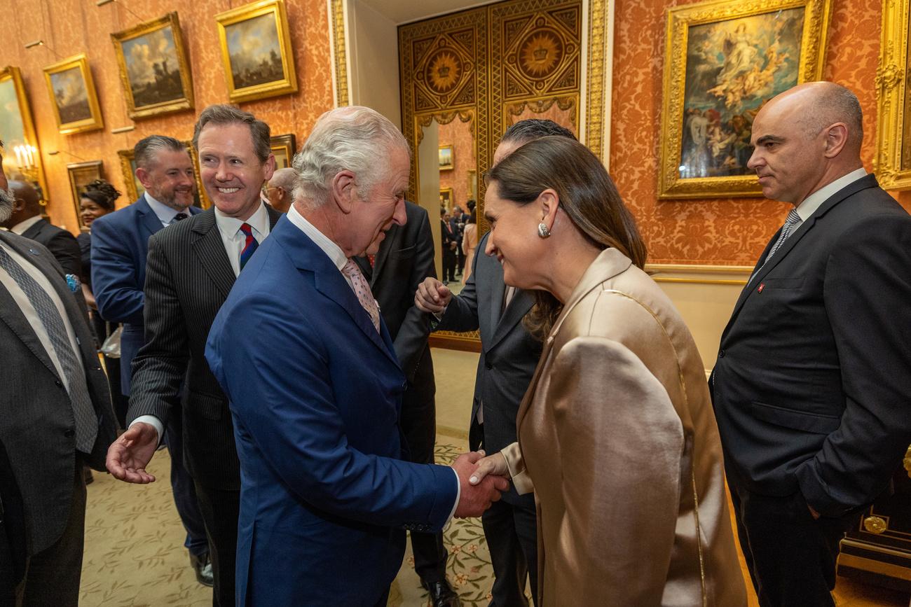 Alain Berset (à droite) a rencontré la famille royale à Buckingham, à Londres, le 5 mai 2023. [KEYSTONE - EDA/IAN JONES]