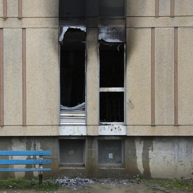 L'image des dégâts de l'incendie du foyer pour requérant-e-s d'asile des Tattes à Vernier, le 17 novembre 2014. [Keystone - Anthony Anex]