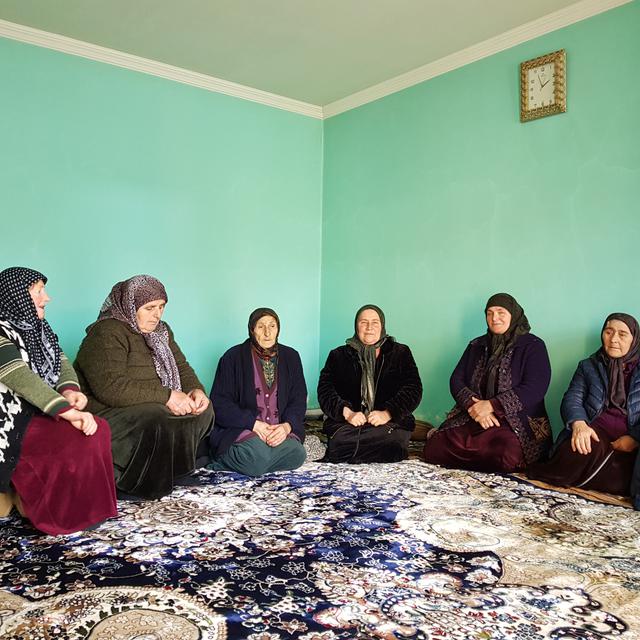 Le zikr, un cercle de femmes de danses et de chants soufi, une tradition unique dans le Caucase du Sud. [RTS - Louise Cognard]