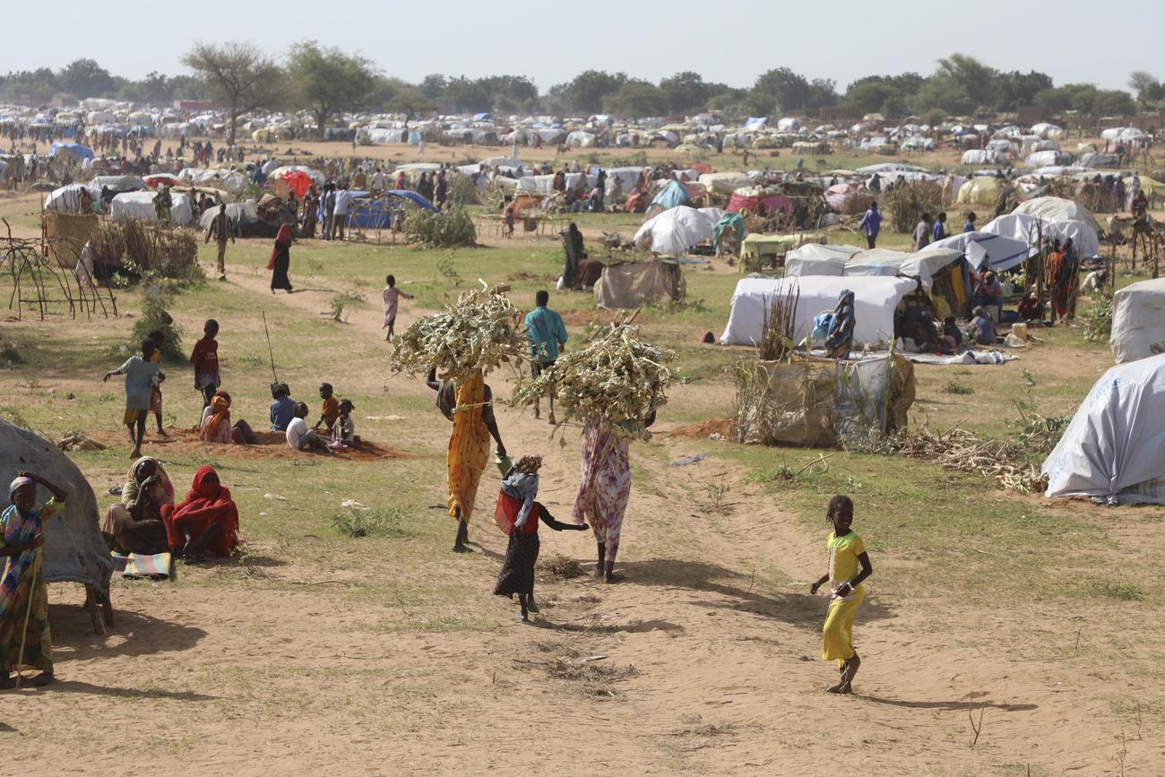 Un camp réfugiés soudanais de fortune, à Goz Beida, au Tchad. [Keystone - Marie-Helena Laurent]