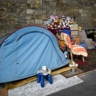 Un campement de personnes sans domicile fixe à Paris en 2023. [AFP - Magali Cohen / Hans Lucas]