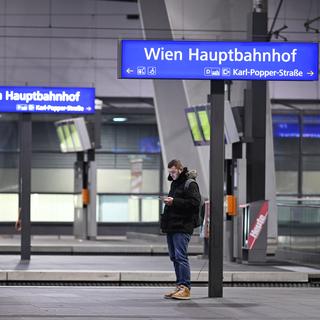 Le gouvernement autrichien propose d'offrir un an de transports publics gratuit aux jeunes lorsqu'ils fêtent leurs 18 ans. [Keystone - APA/Robert Jaeger]