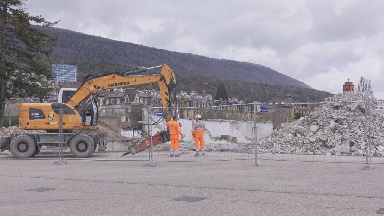 Le chantier des Jeunes-Rives à Neuchâtel partiellement arrêté à cause de l'amiante [RTS - Couleurs Locales]