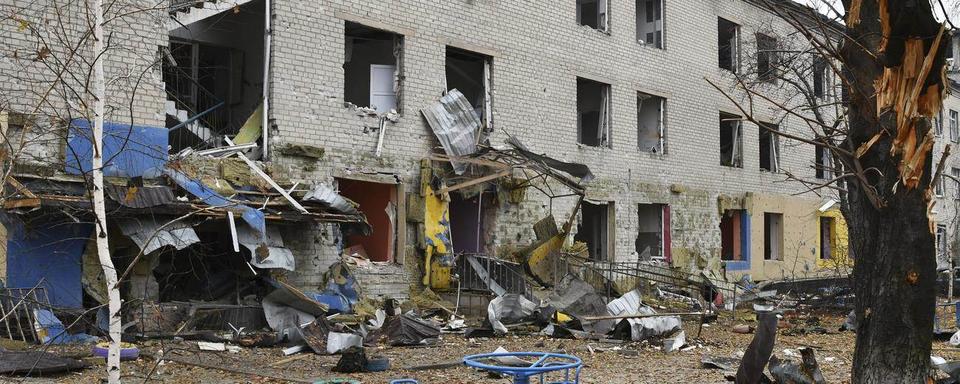 Une école détruite par un bombardement russe à Pokrovsk, en novembre 2022. [Keystone]