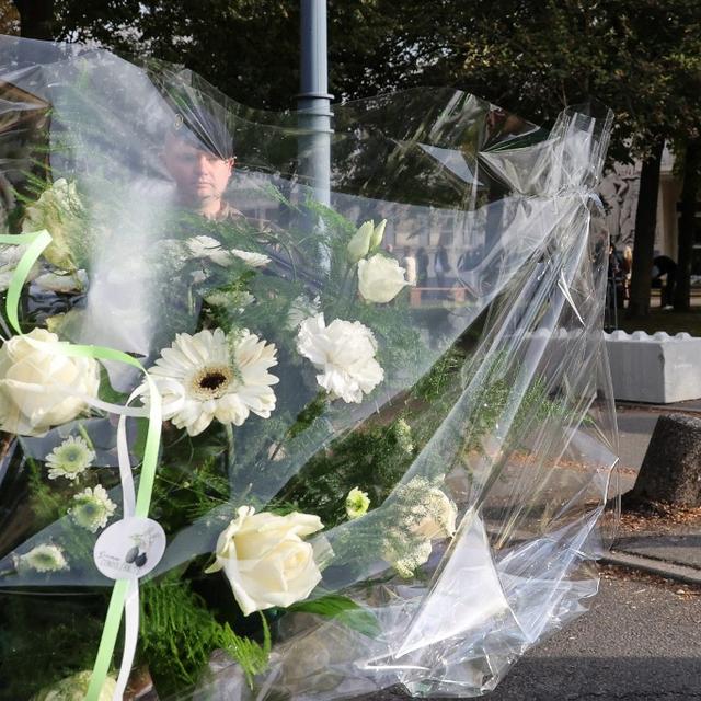 La France se recueille après le meurtre d'un enseignant à Arras. [AFP - Denis Charlet]