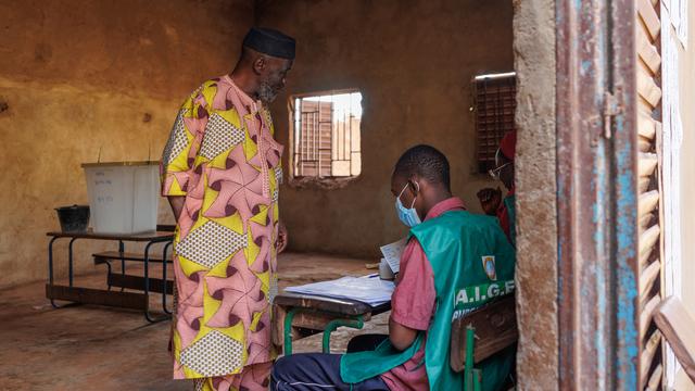 Un bureau de vote à Bamako, à l'ouverture du scrutin sur une nouvelle Constitution, le 18 juin 2023. [AFP - Ousmane Makaveli]