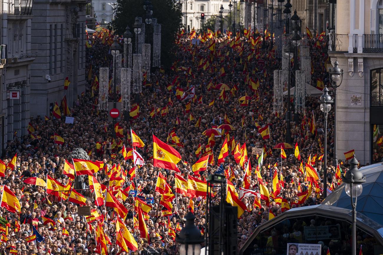 La Puerta del Sol remplie de manifestants à Madrid. [Keystone/AP Photo - Joan Mateu Parra]