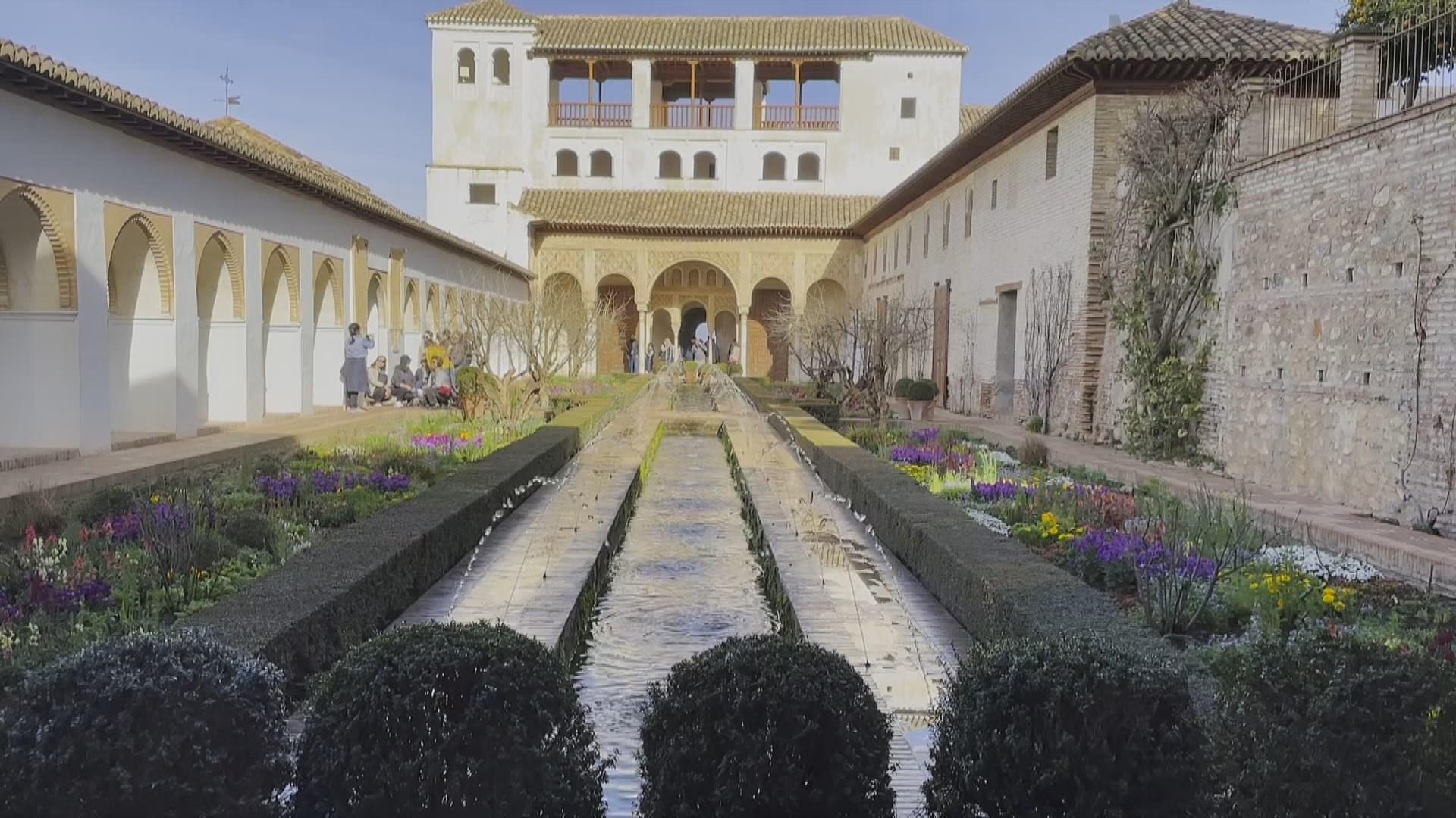 Les célèbres jardins de l'Alhambra à Grenade en Espagne. [RTS]
