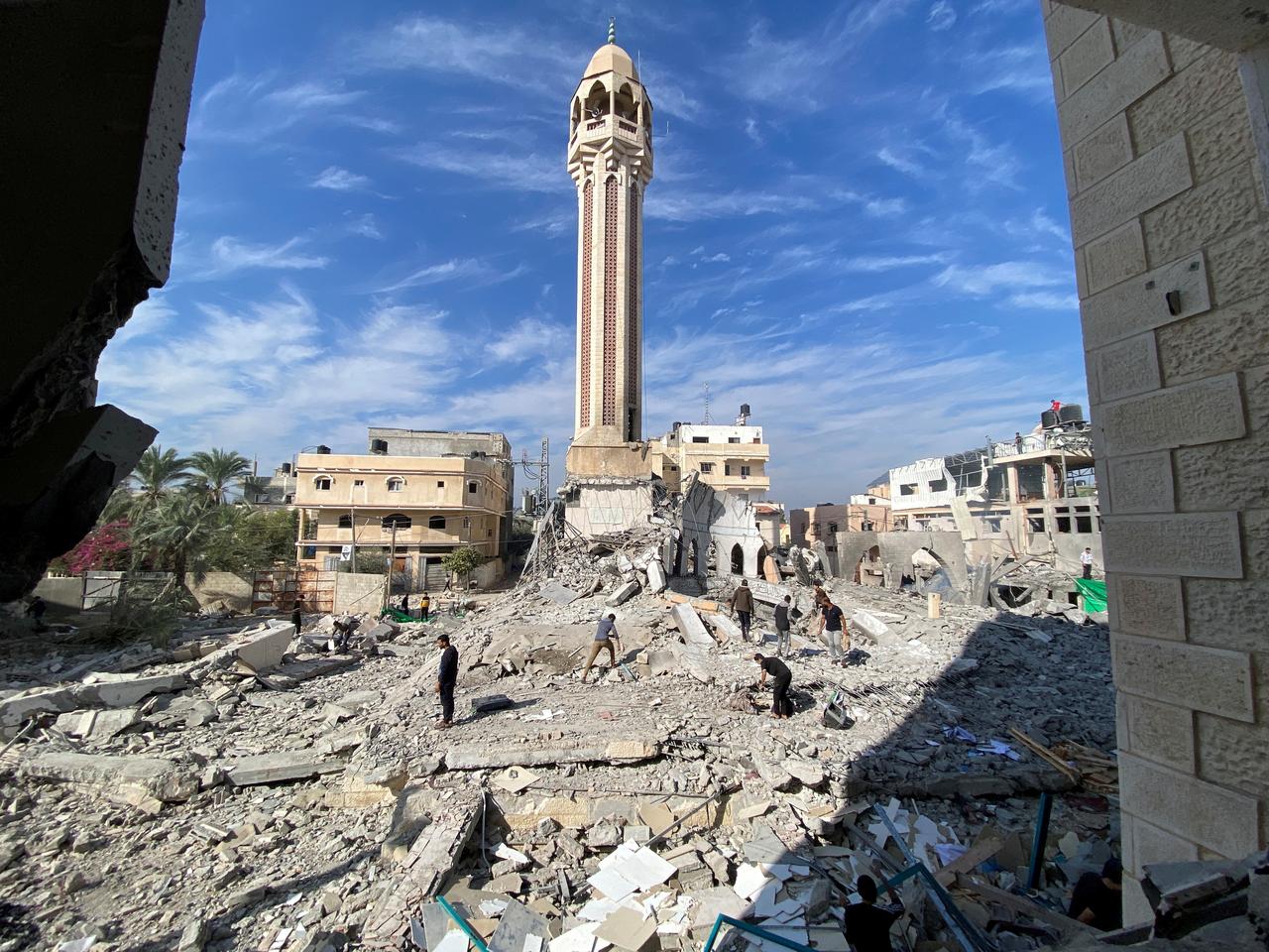 La mosquée al Omari de Gaza après un bombardement israélien. [Reuters - Doaa Rouqa]