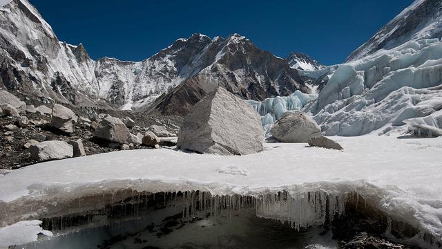 Les glaciers de l'Himalaya fondent à un rythme sans précédent en raison du changement climatique, selon une étude de l'ICIMOD. [Reuters - Alex Treadway/ICIMOD]