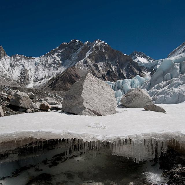 Les glaciers de l'Himalaya fondent à un rythme sans précédent en raison du changement climatique, selon une étude de l'ICIMOD. [Reuters - Alex Treadway/ICIMOD]