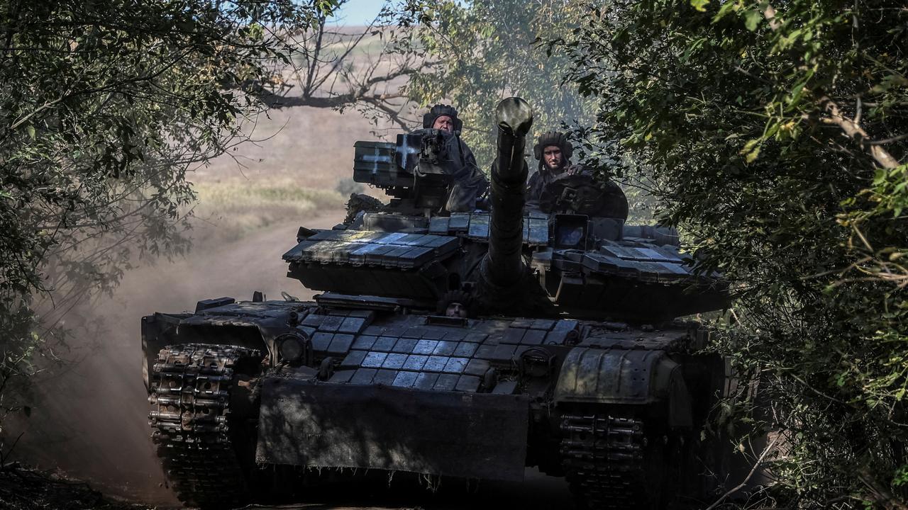 FILE PHOTO: Ukrainian servicemen ride a tank, amid Russia's attack on Ukraine, in Donetsk region, Ukraine September 28, 2023. REUTERS/Oleksandr Ratushniak/File Photo [reuters - Oleksandr Ratushniak]