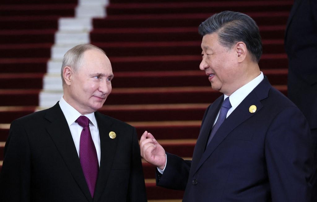Vladimir Poutine a rencontré Xi Jinping en Chine. [Pool / afp - Sergei Savostyanov]