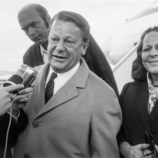 Giovanni Enrico Bucher, diplomate suisse au Brésil avec sa femme en 1971. [Keystone - Str]