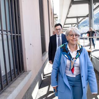 La conseillère fédérale Elisabeth Baume-Schneider était en visite à Chiasso (TI) pour discuter de la "pression migratoire" que dénoncent les communes du Sud-Est de la Suisse. [Keystone/Ti-Press - Francesca Agosta]