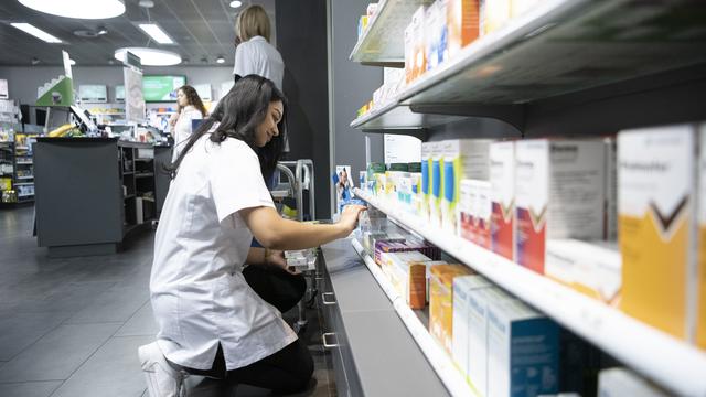 Des employées d'une pharmacie de Buchs, en Argovie. [Keystone - Christian Beutler]