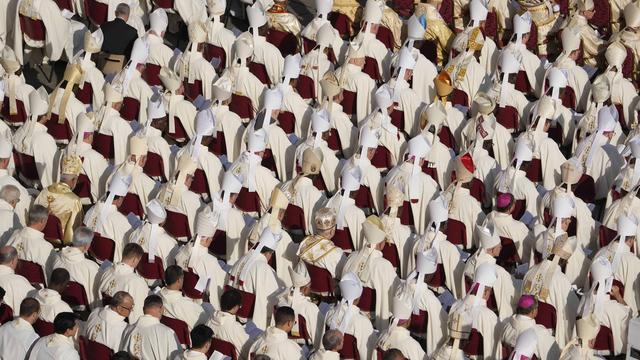 Le Synode des évêques, symposium mondial sur l'avenir de l'Eglise catholique, s'est ouvert mercredi au Vatican par une messe présidée par le pape François. [Keystone - Andrew Medichini/AP Photo]