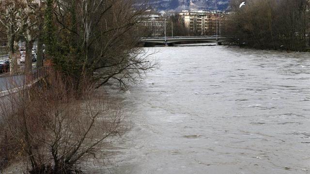A Genève, l'Arve fait face à une situation de crue importante, en raison des intempéries. [Keystone]