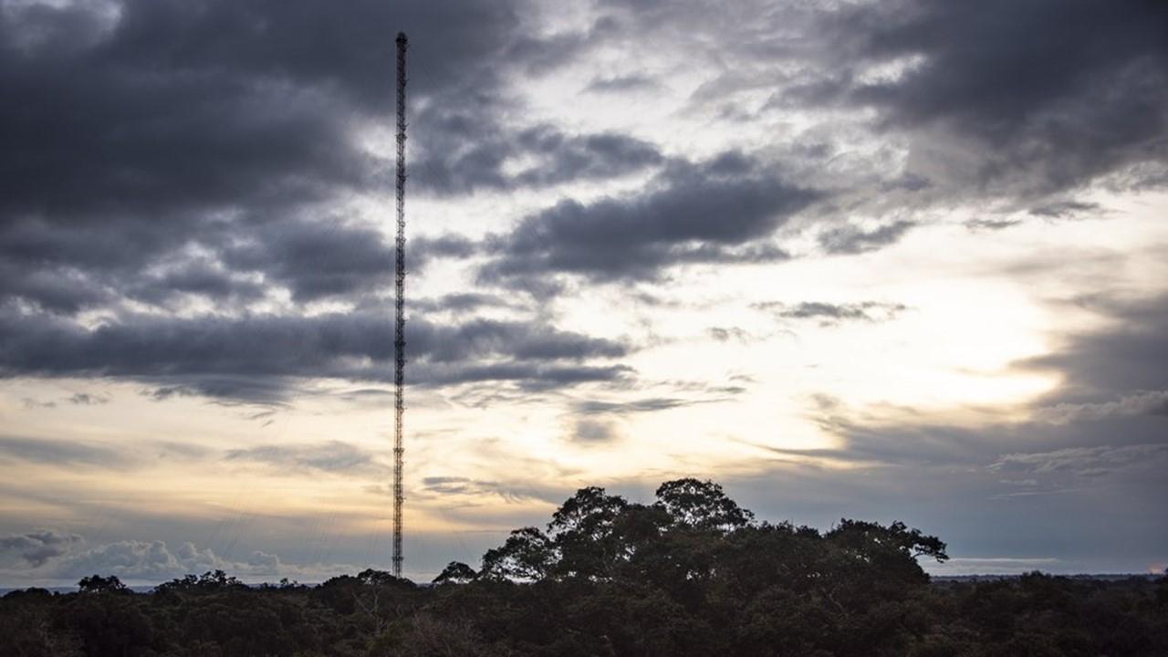 Mât de mesure de l'Amazon Tall Tower Observatory (ATTO), en Amazonie centrale [MPI for Chemistry - Dom Jac]