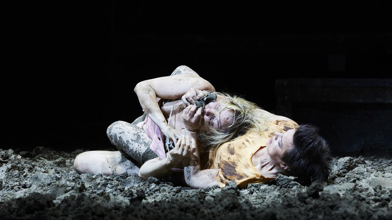 "Lady Macbeth de Mtsensk" de Chostakovitch au Grand Théâtre de Genève dans la mise en scène de Calixto Bieito. [Grand Théâtre de Genève - Magali Dougados]