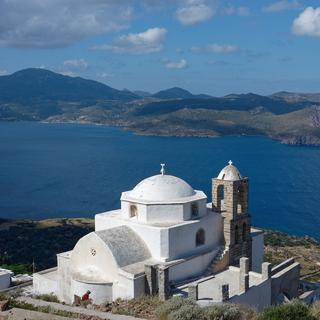 Milos - Île volcanique dans la mer Égée. [©Thierry Basset]