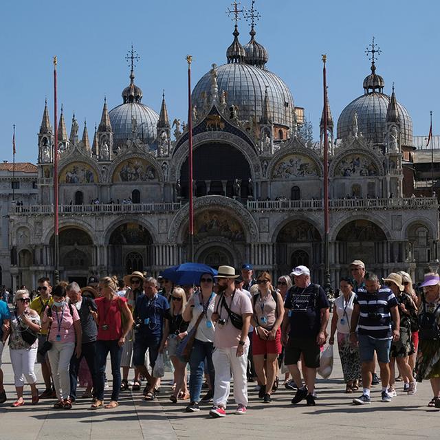 Venise va tester à partir de 2024 une taxe de cinq euros visant les touristes ne venant qu'un jour. [Reuters - Manuel Silvestri]