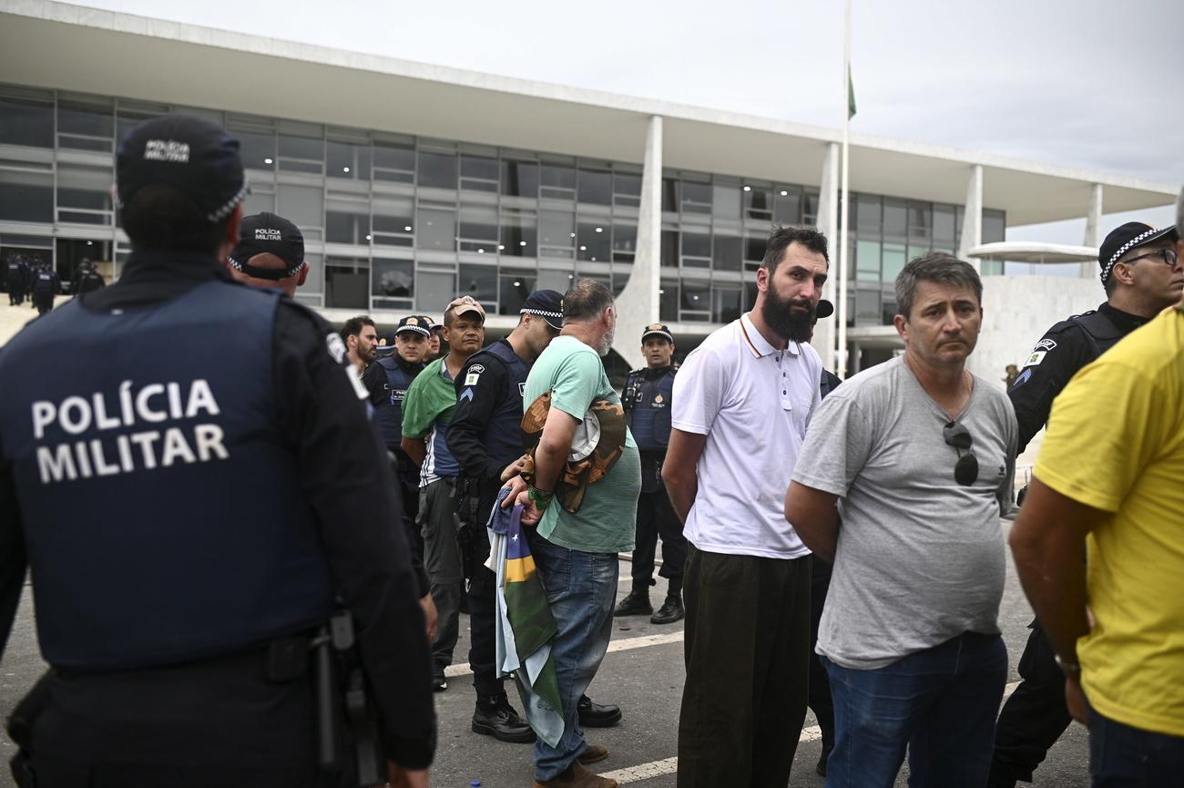 Le Congrès brésilien a été évacué par la police suite à l'assaut par des bolsonaristes. [Keystone - Andre Borges]