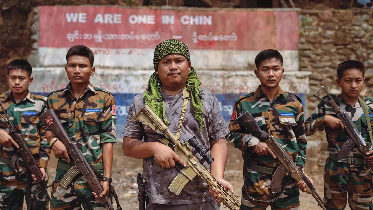 "Birmanie: la résistance Chin" (2023) est un documentaire ARTE qui parle de l'autodéfense armée du peuple Chin, depuis le coup d'État militaire de février 2021 en Birmanie. [Arte.tv - Thomas Blanc/Antoine Védeilhé]