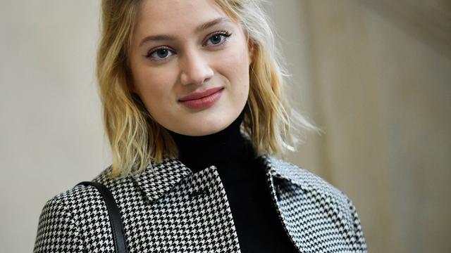 L'actrice Nadia Tereszkiewicz lors de la Fashion Week à Paris le 23 janvier 2023. [AFP - JULIEN DE ROSA]