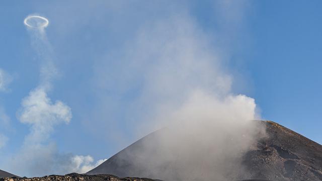 Tous les vols au départ et à l'arrivée à l'aéroport sicilien de Catane sont annulés lundi, et maintenant jusqu'à 20 heures, en raison d'une éruption de l'Etna. [afp - Salvatore Allegra]